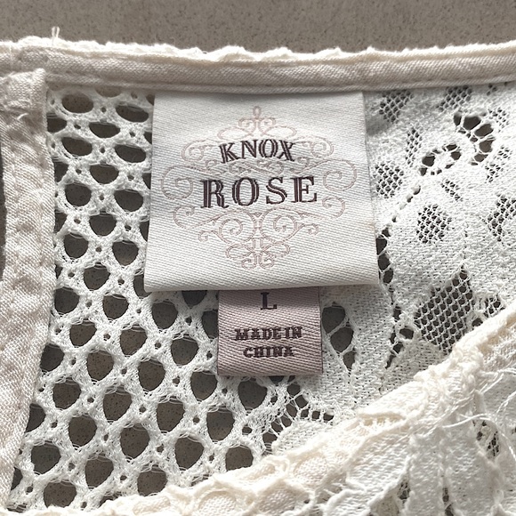 White long sleeve lace blouse with button detail on back. - Picture 5 of 5